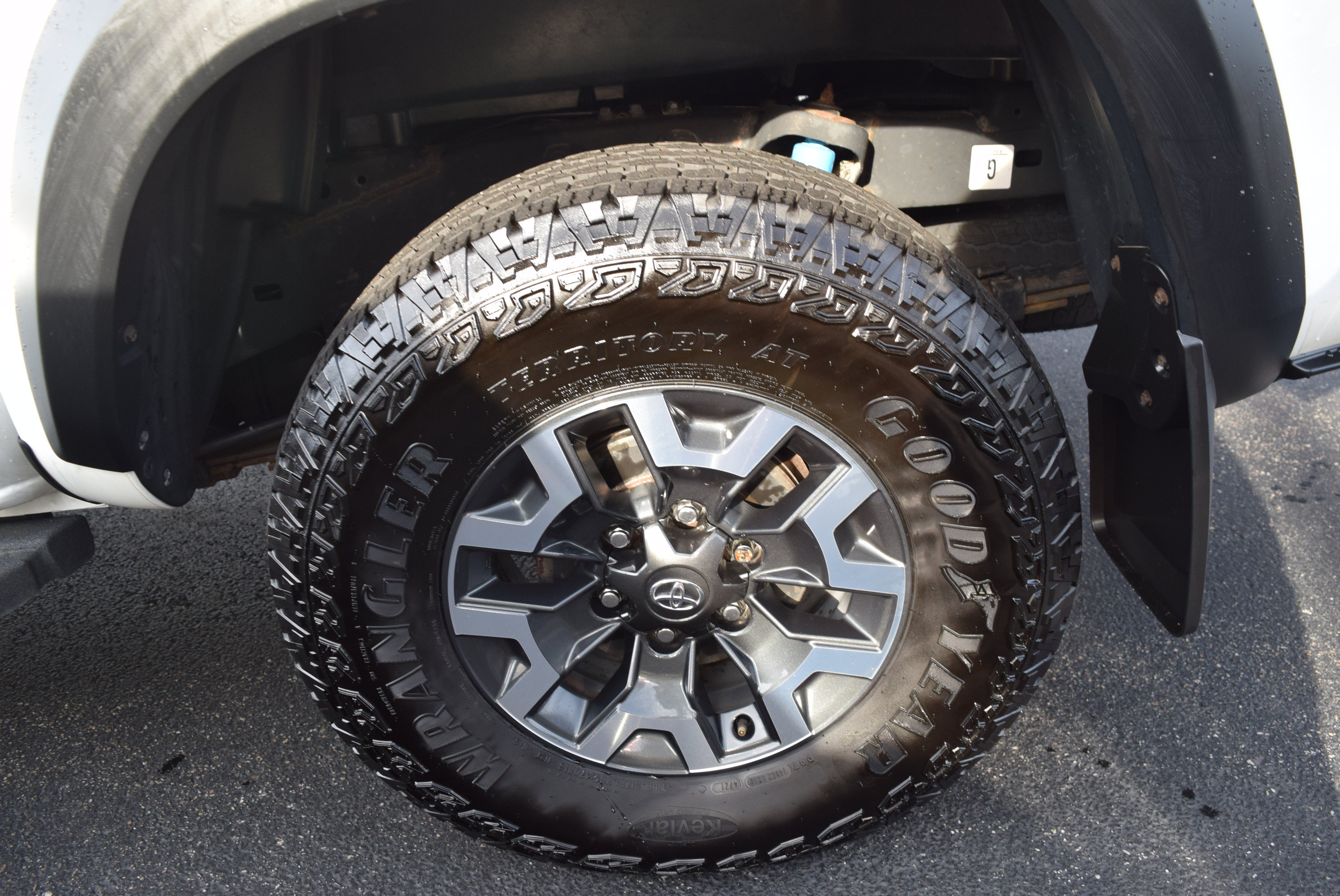 Used 2022 Toyota Tacoma TRD Off-Road AWD/4WD image 8