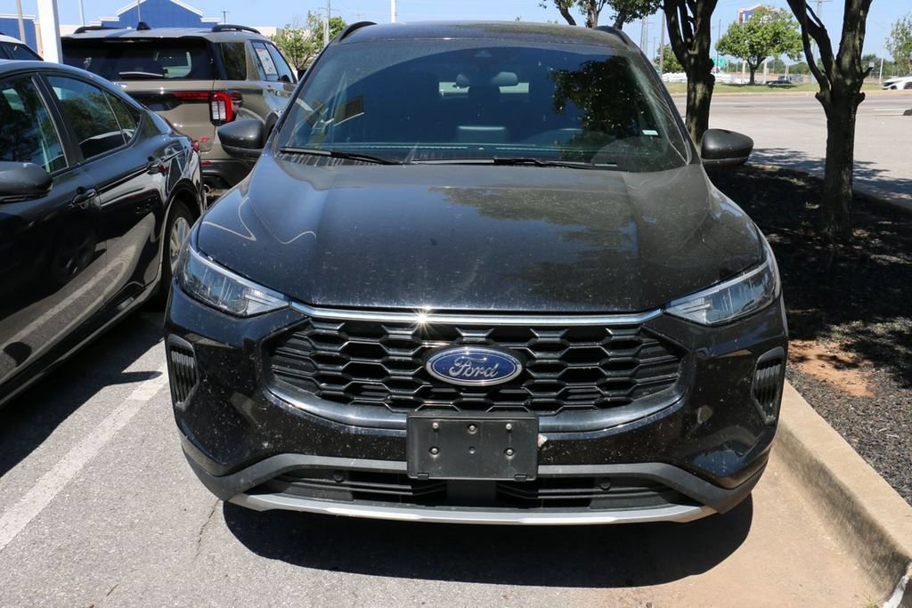 Certified 2025 Ford Escape ST-Line FWD image 3
