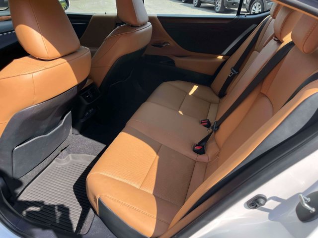 Used 2024 Lexus ES 350 w/ Premium Package FWD image 18