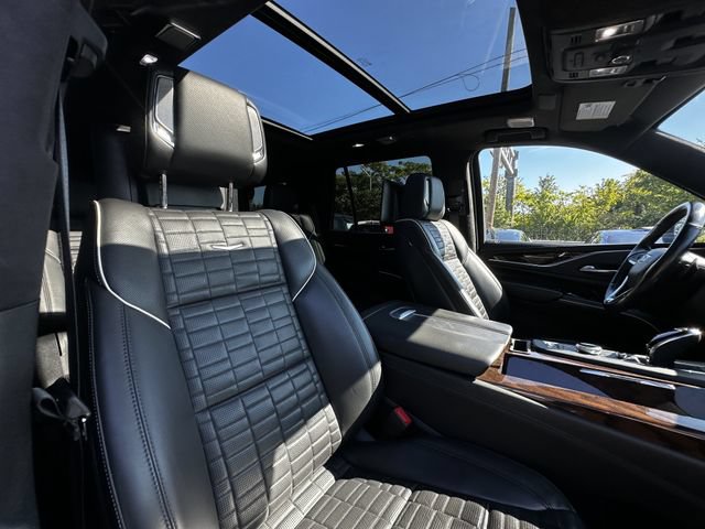 Used 2023 Cadillac Escalade Sport Platinum w/ LPO, ONYX Package AWD/4WD image 36
