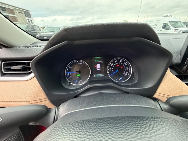 Used 2020 Toyota RAV4 LE w/ Carpet Mat Package AWD/4WD image 10