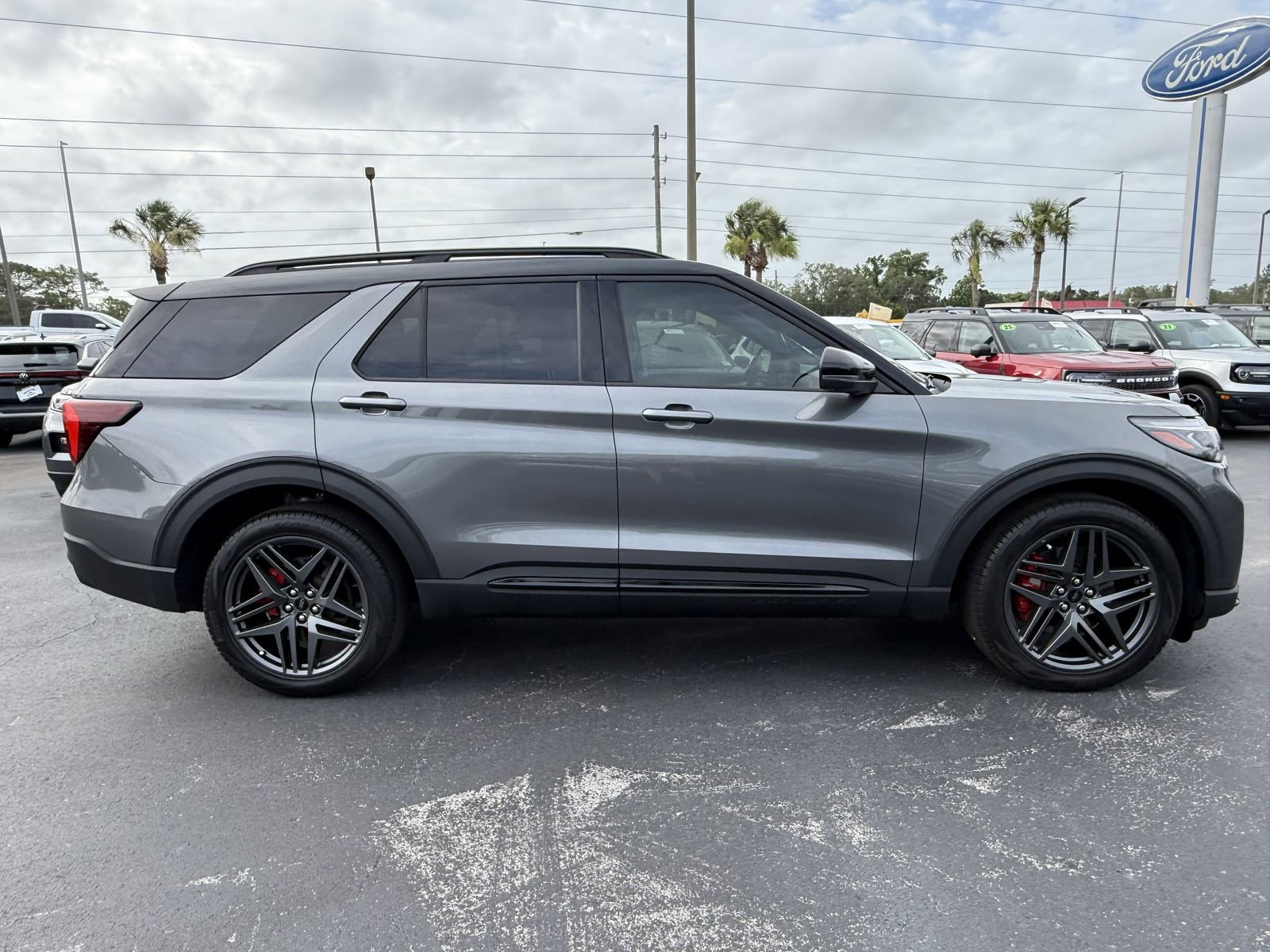 Certified 2025 Ford Explorer ST AWD/4WD image 2
