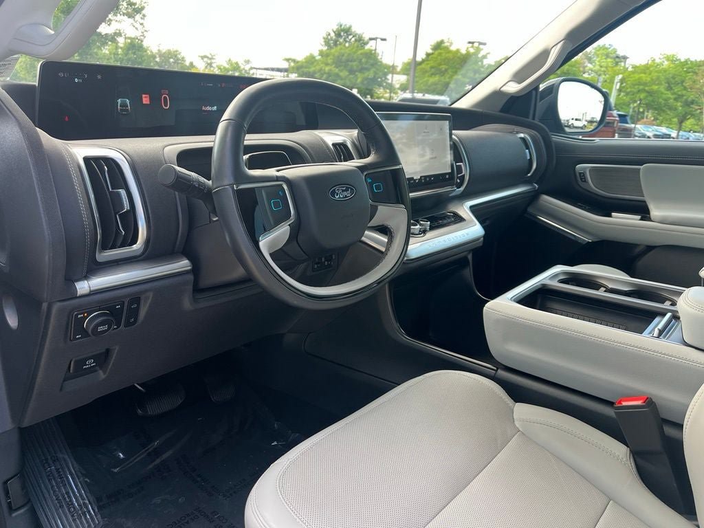 Certified 2025 Ford Expedition Platinum w/ Driver's Package AWD/4WD image 26
