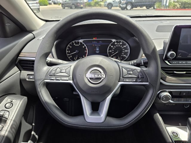 Used 2025 Nissan Altima 2.5 SV FWD image 13