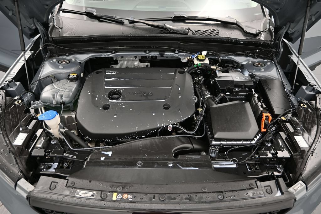 Used 2023 Volvo XC40 B4 Ultimate FWD image 11