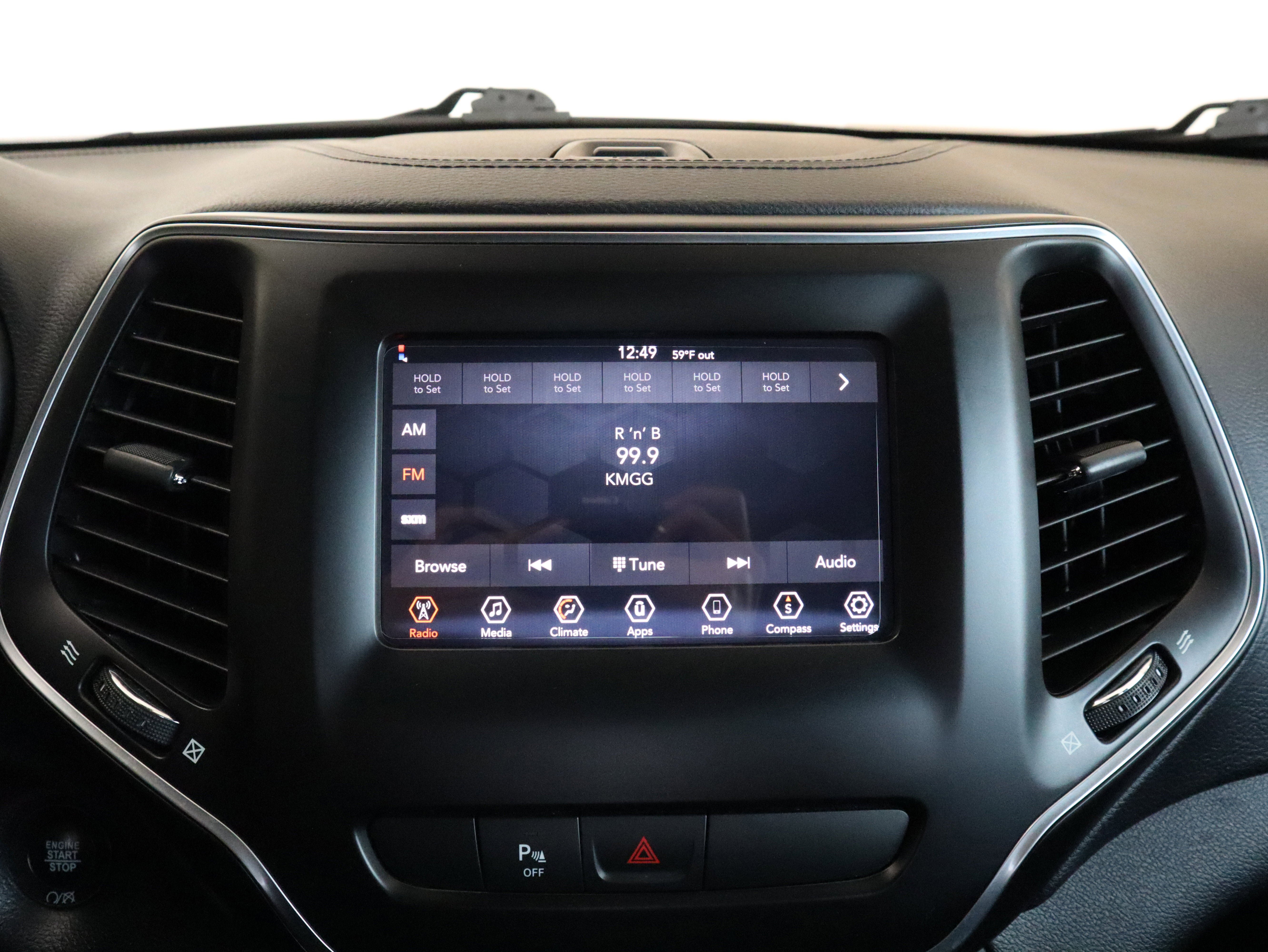 Used 2019 Jeep Cherokee Latitude Plus FWD image 27
