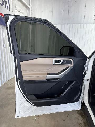 Certified 2021 Ford Explorer XLT w/ Equipment Group 202A AWD/4WD image 8