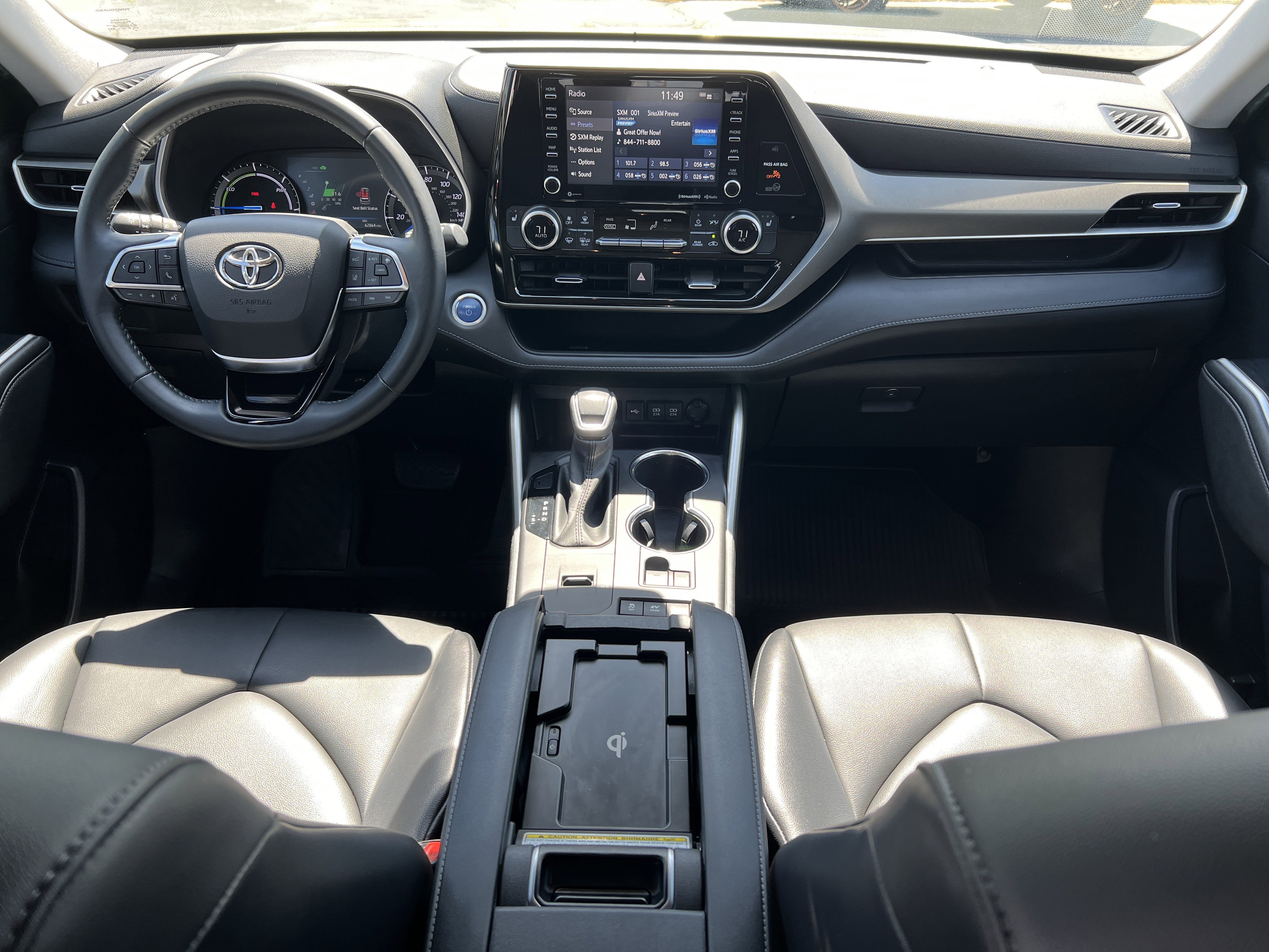 Used 2021 Toyota Highlander XLE AWD/4WD image 26
