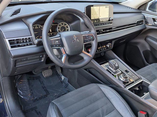 Used 2023 Mitsubishi Outlander SE image 17