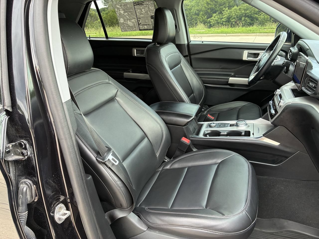 Certified 2023 Ford Explorer XLT w/ Equipment Group 202A AWD/4WD image 22