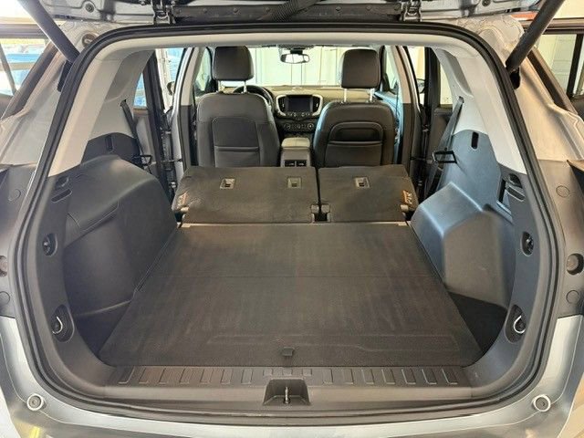 Used 2021 GMC Terrain SLT w/ Infotainment Package II AWD/4WD image 7