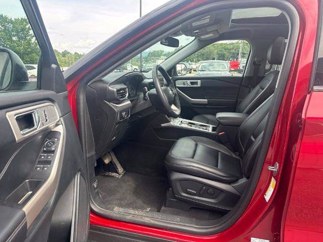 Certified 2023 Ford Explorer XLT w/ Equipment Group 202A AWD/4WD image 9