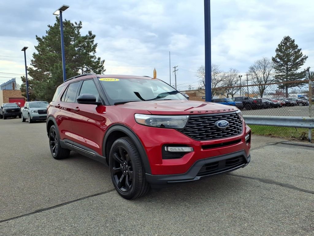 Certified 2024 Ford Explorer ST-Line w/ Class IV Trailer Tow Package image 3