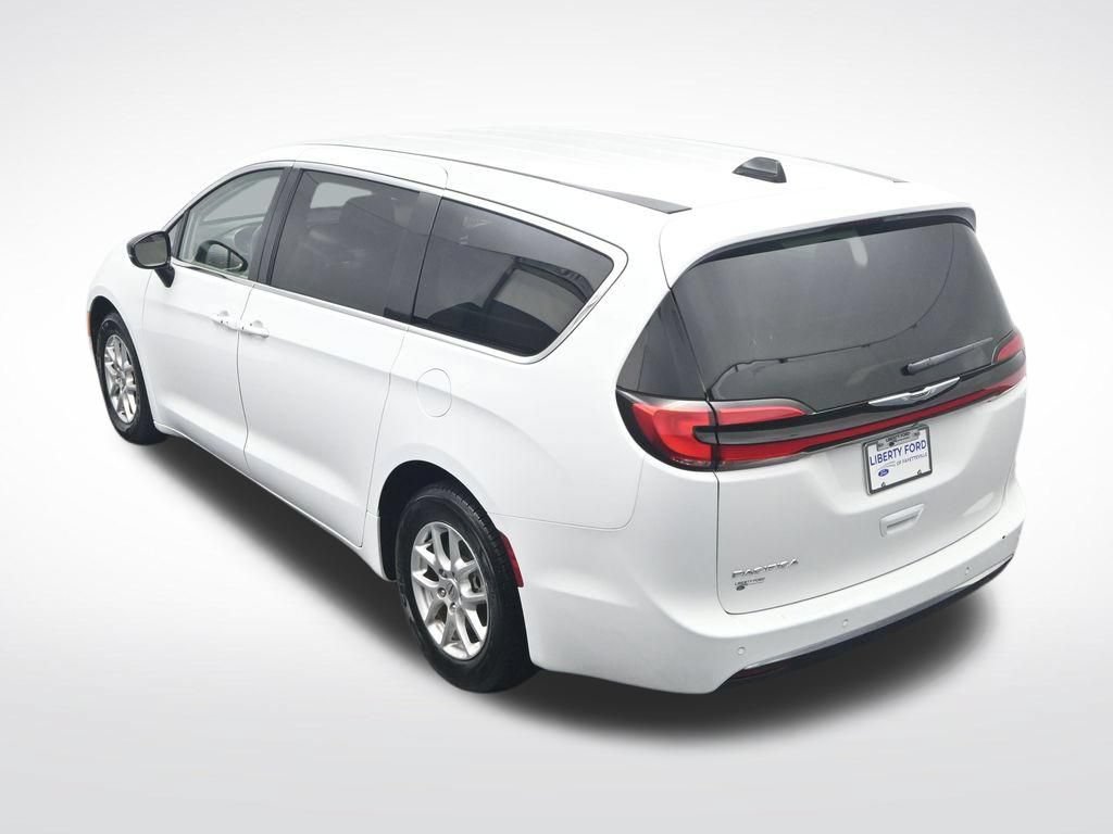 Used 2024 Chrysler Pacifica Touring-L FWD image 29
