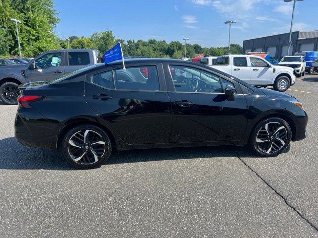 Used 2024 Nissan Versa SR FWD image 8
