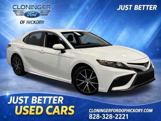 Used 2023 Toyota Camry SE FWD image 1