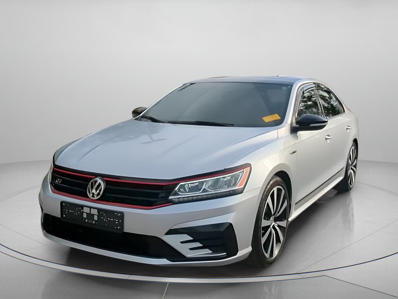 Used 2018 Volkswagen Passat GT image 3