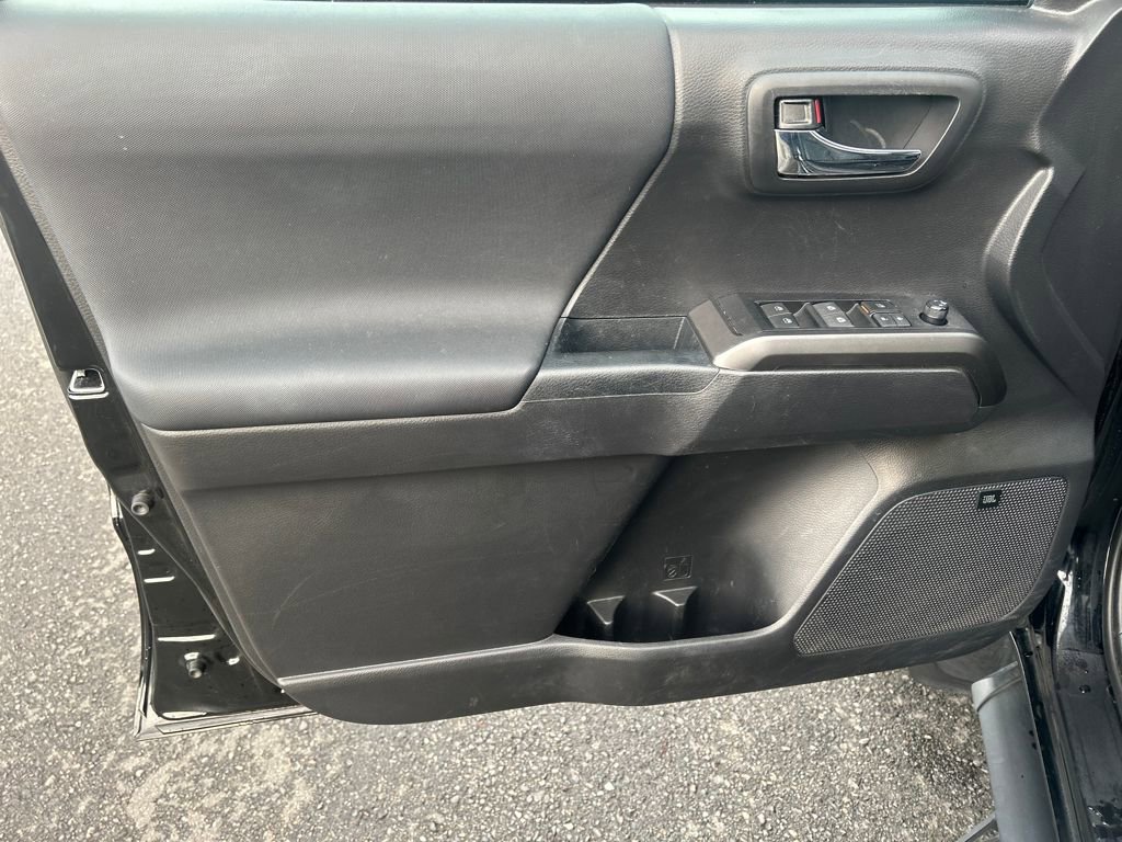 Used 2022 Toyota Tacoma TRD Off-Road image 16