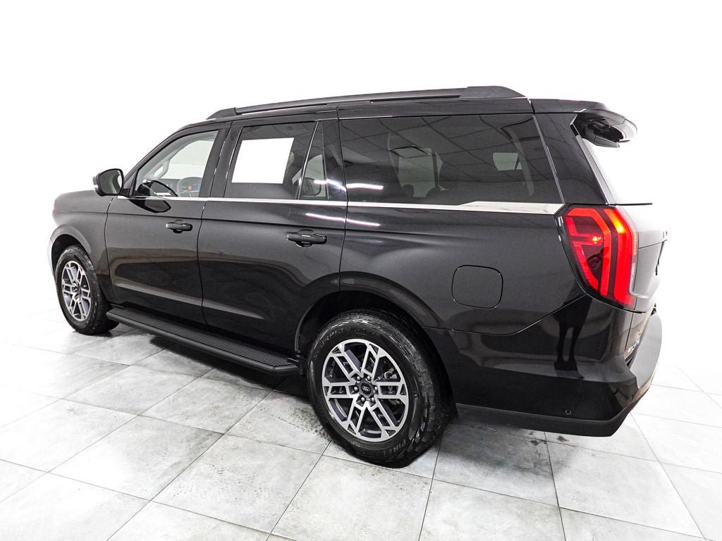 Certified 2025 Ford Expedition Active AWD/4WD image 5