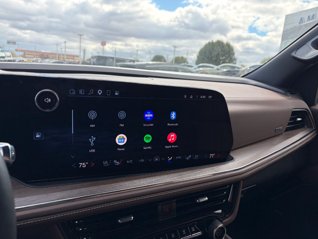 Used 2025 Chevrolet Tahoe High Country AWD/4WD image 19