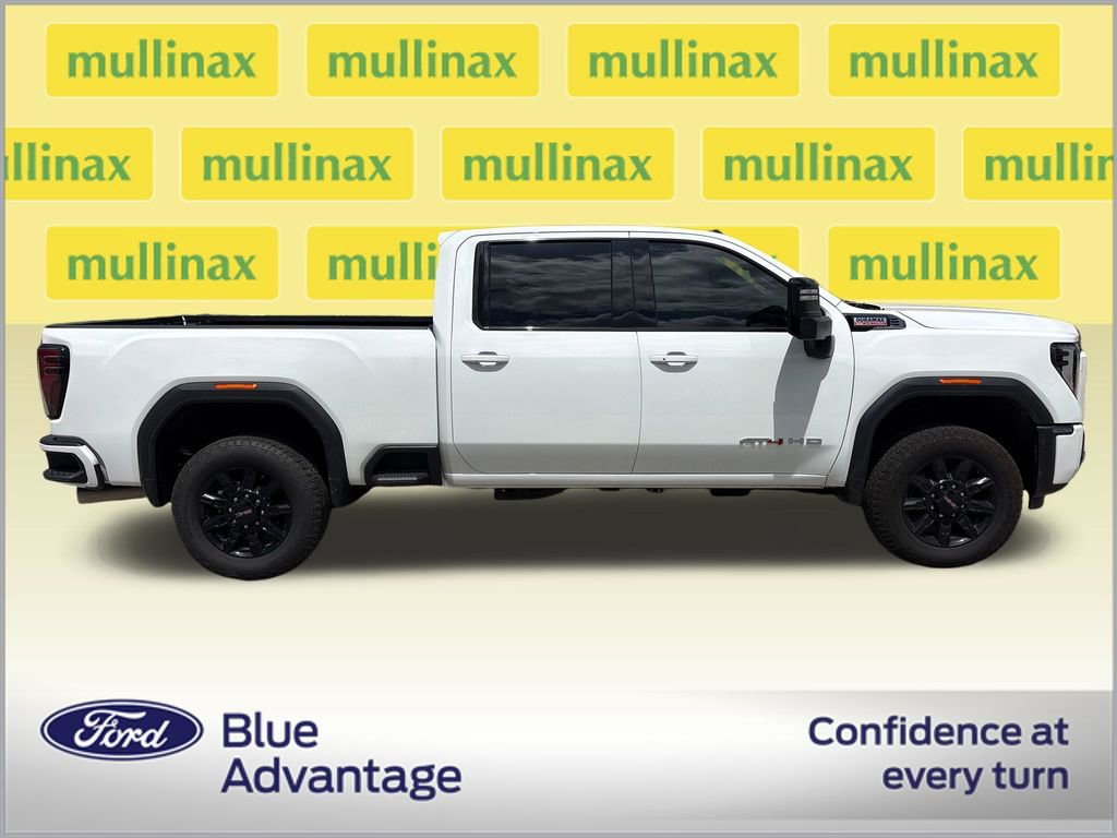 Used 2025 GMC Sierra 2500 AT4 AWD/4WD image 2