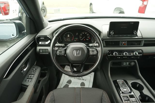 Used 2025 Honda Pilot Sport image 23
