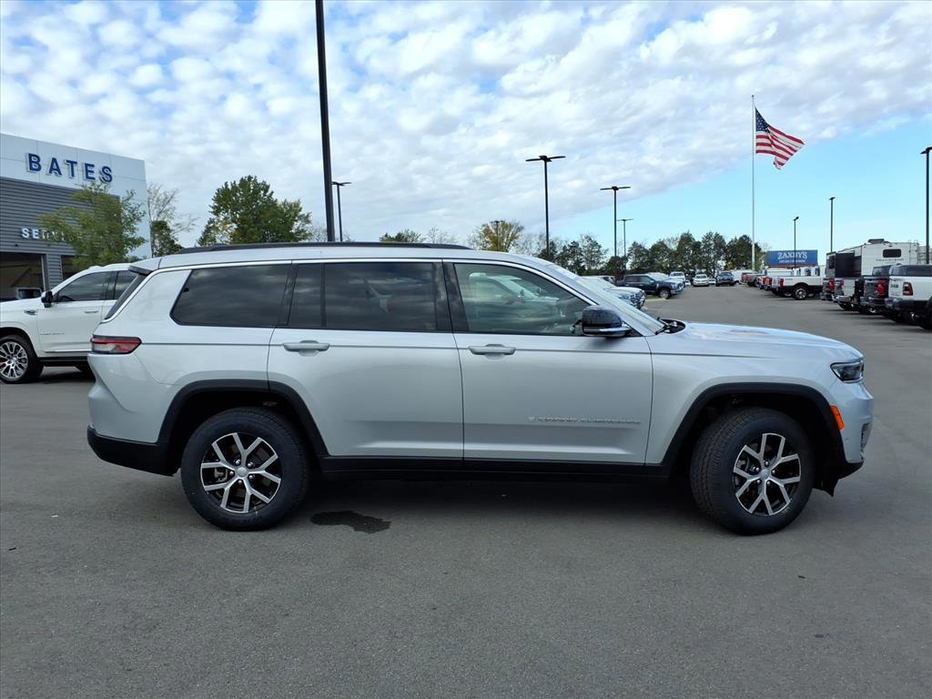 Used 2024 Jeep Grand Cherokee L Limited w/ Luxury Tech Group II image 6