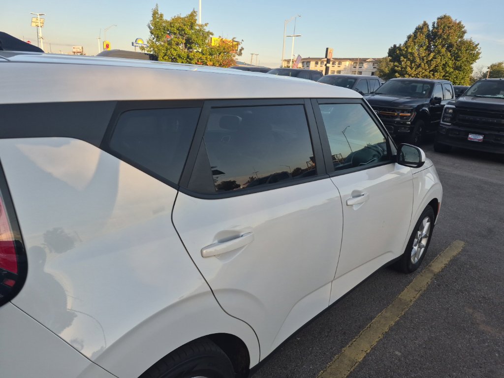 Used 2024 Kia Soul LX w/ LX Technology Package FWD image 21