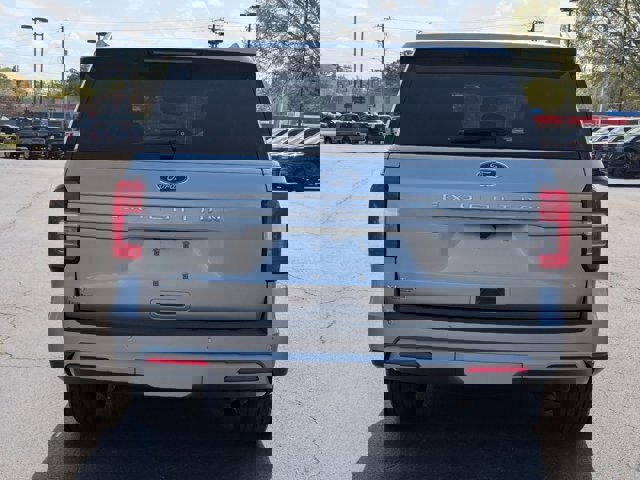 Certified 2023 Ford Expedition XLT image 4