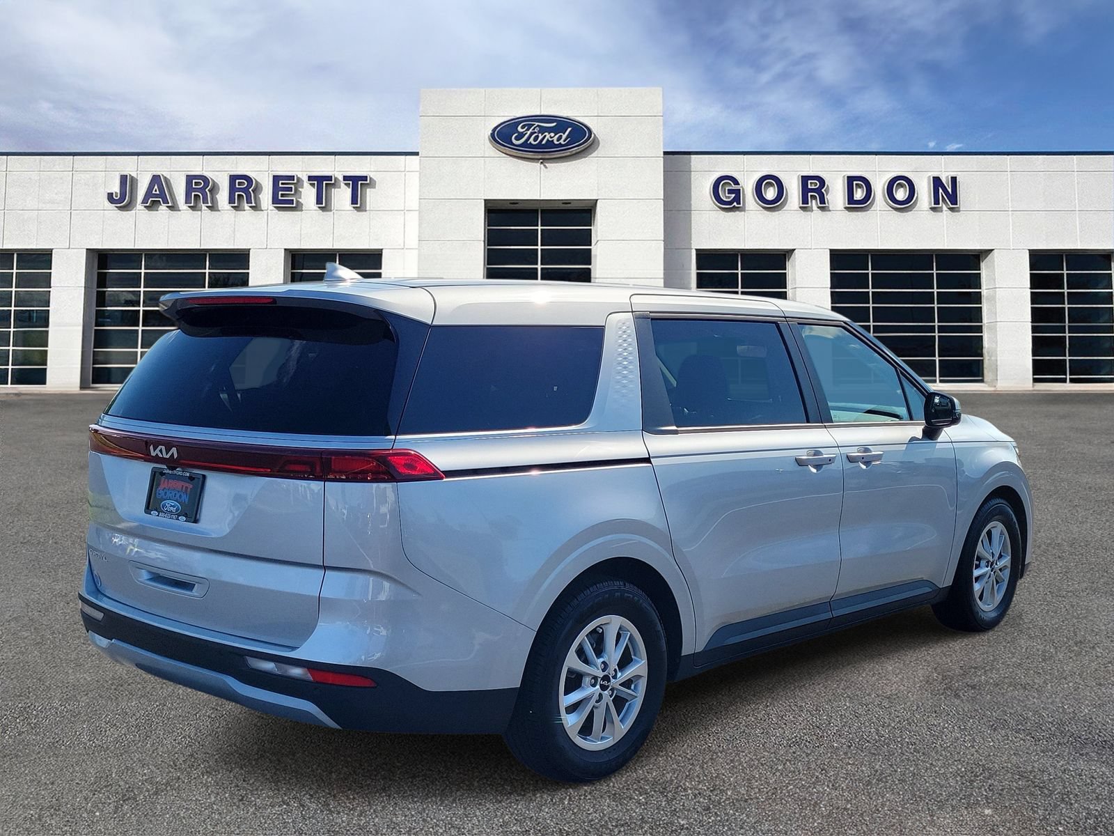 Used 2022 Kia Carnival LX FWD image 4