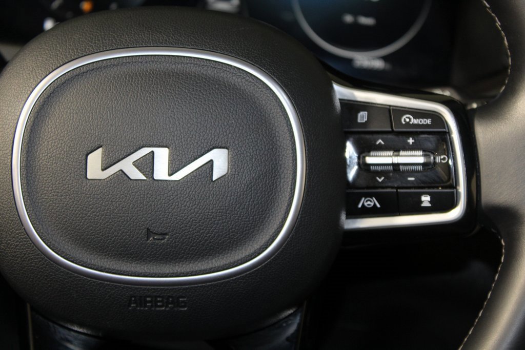 Used 2023 Kia Sorento SX image 18