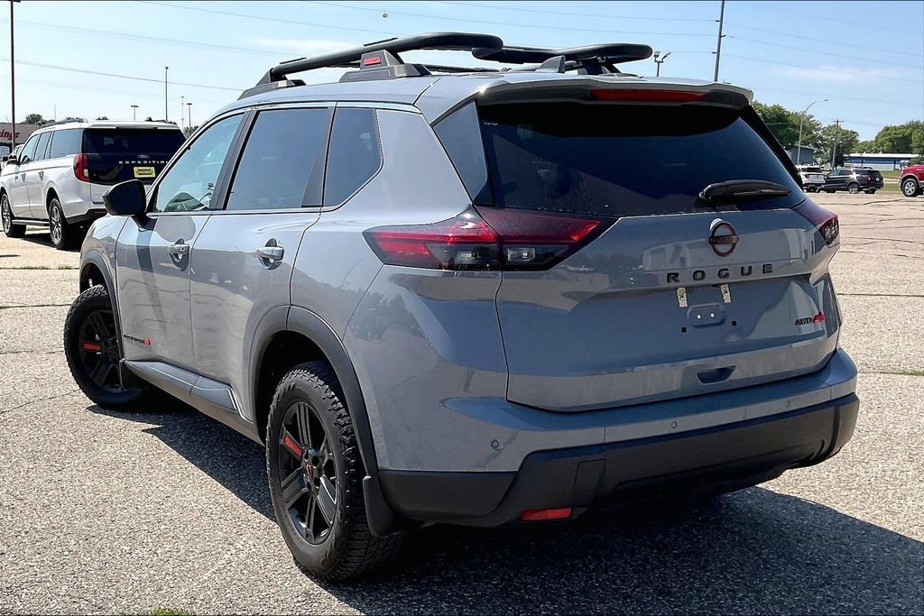 Used 2025 Nissan Rogue SV AWD/4WD image 3