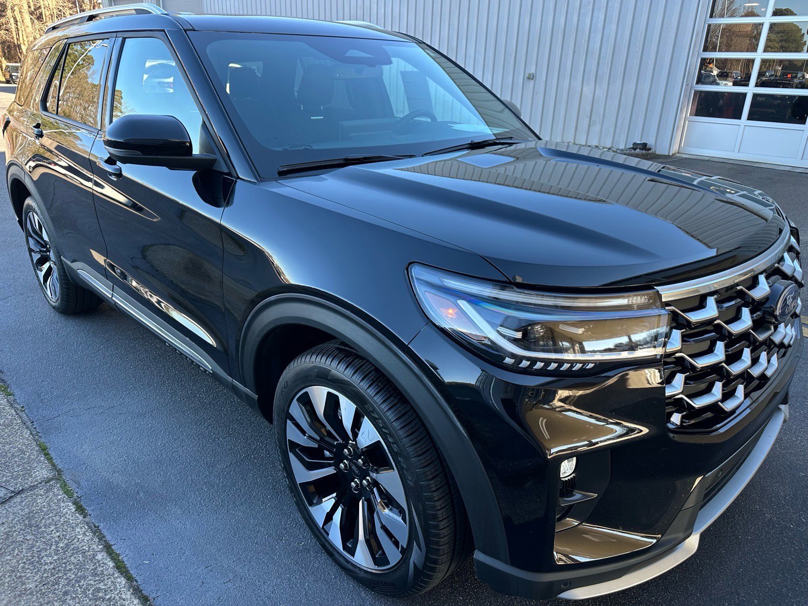 Certified 2025 Ford Explorer Platinum w/ LUX Leather Package image 6