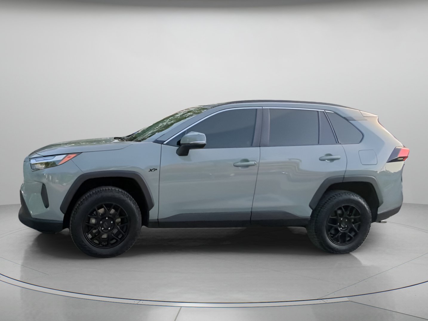 Used 2022 Toyota RAV4 XLE w/ Convenience Package FWD image 15