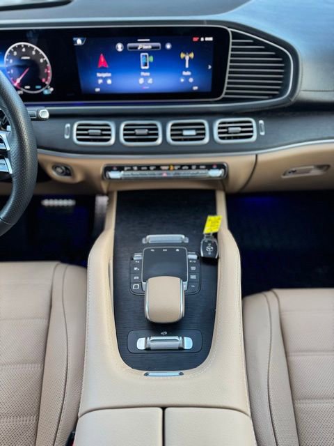 Used 2025 Mercedes-Benz GLS 580 4MATIC image 19