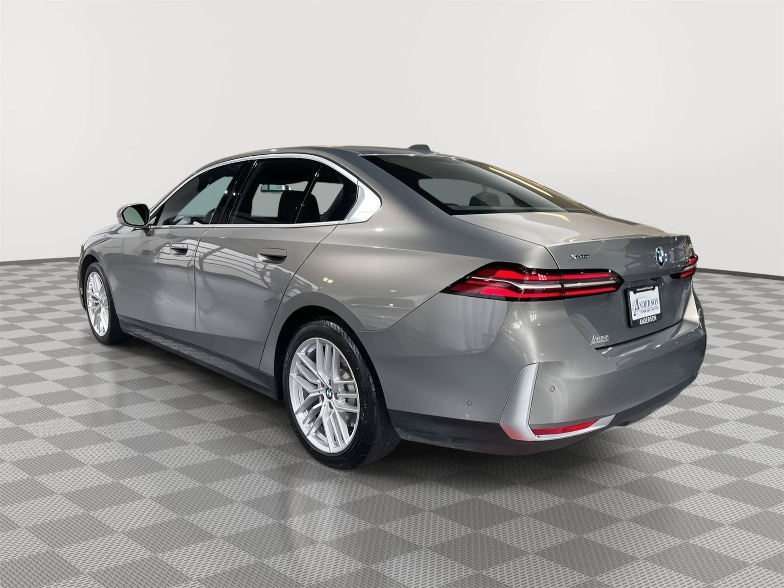 Used 2024 BMW 530i xDrive w/ Premium Package AWD/4WD image 9