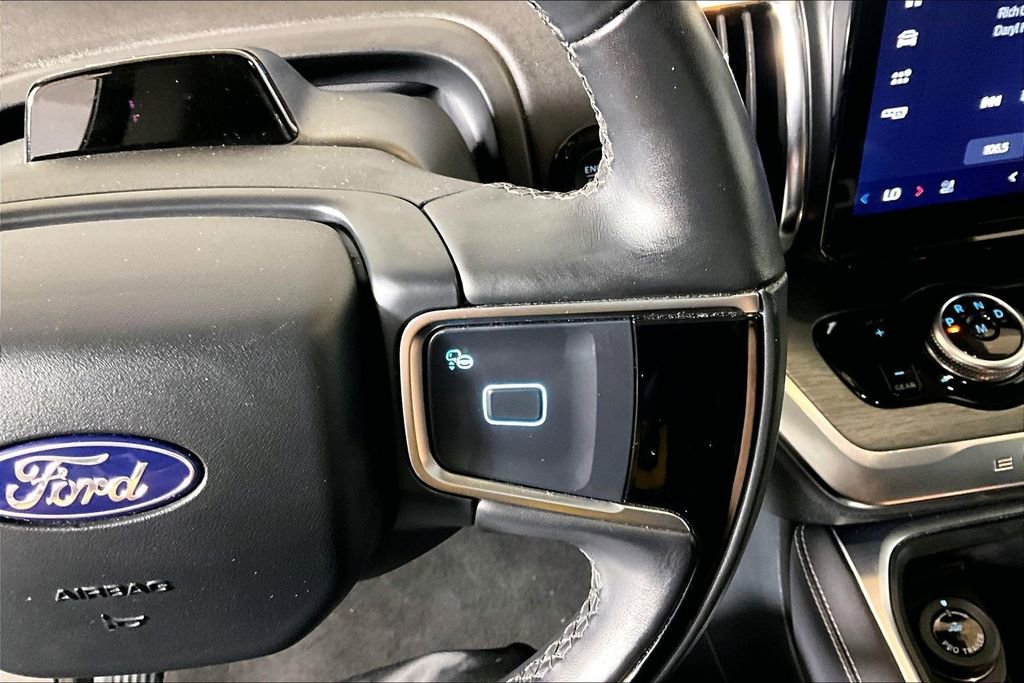 Certified 2025 Ford Expedition Platinum AWD/4WD image 15