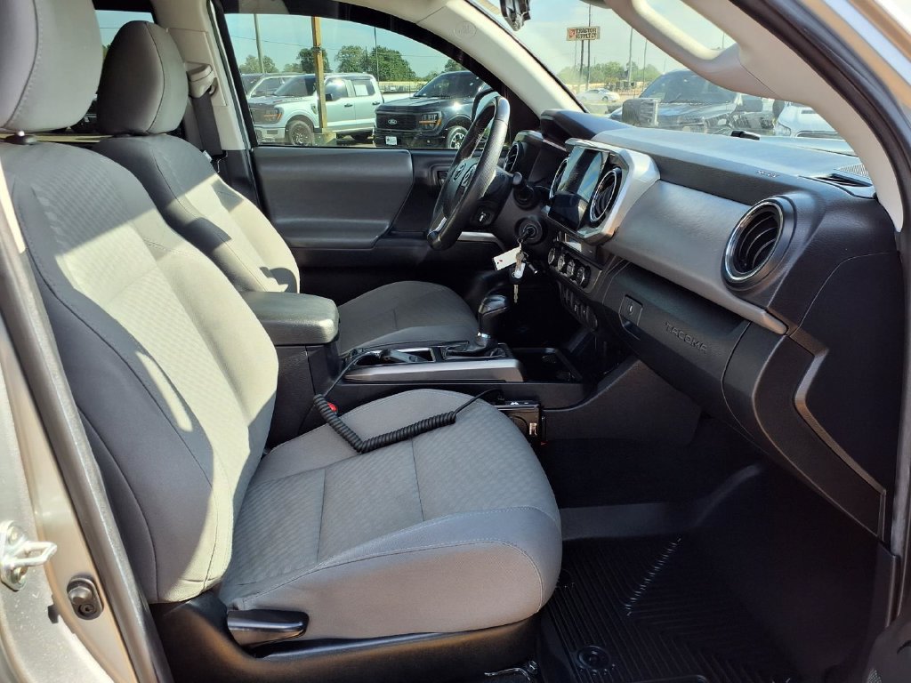 Used 2022 Toyota Tacoma SR5 w/ Technology Package AWD/4WD image 28