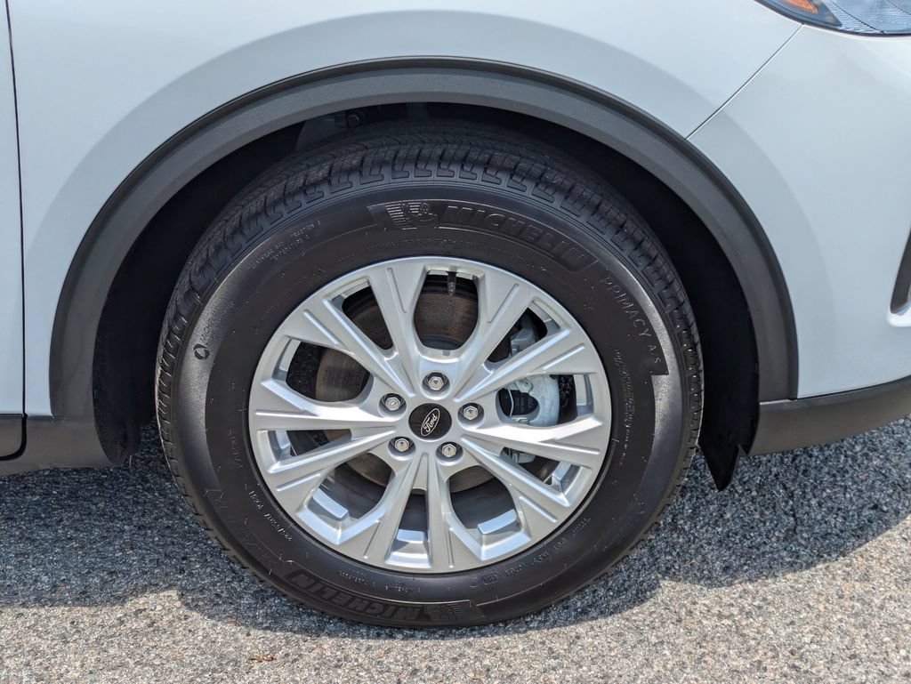 Certified 2025 Ford Escape Active w/ Cold Weather Package FWD image 11
