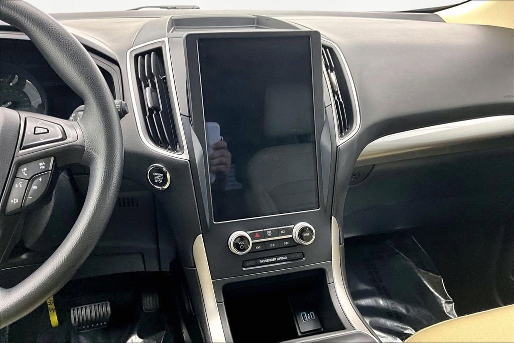 Certified 2024 Ford Edge SE image 8