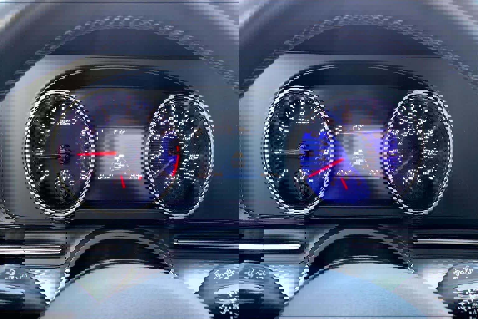 Used 2023 Kia Carnival LX image 24