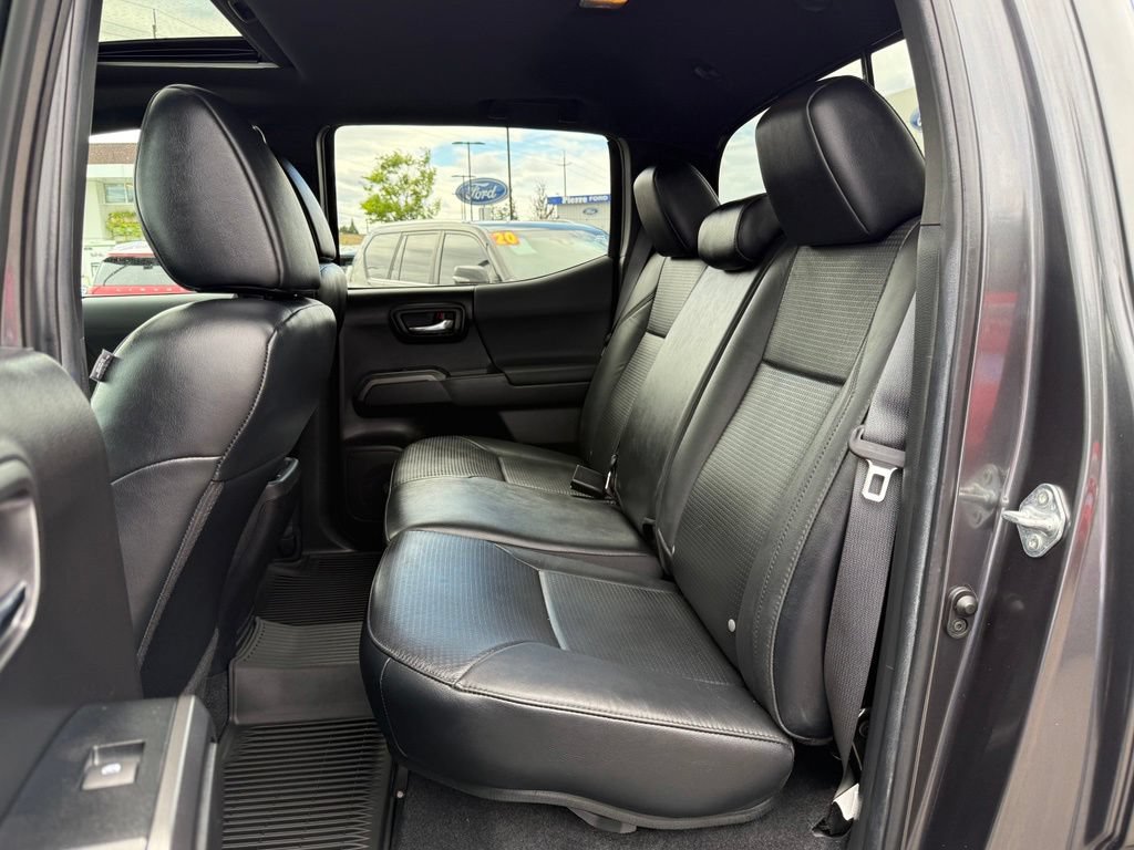 Used 2022 Toyota Tacoma TRD Sport w/ TRD Premium Sport Package AWD/4WD image 11