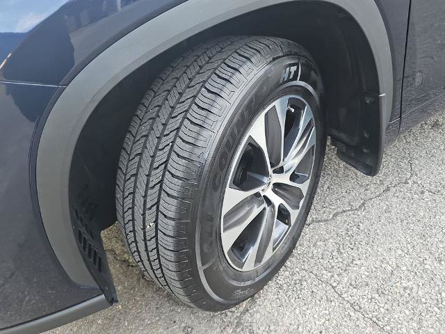 Used 2022 Toyota Highlander XLE AWD/4WD image 32