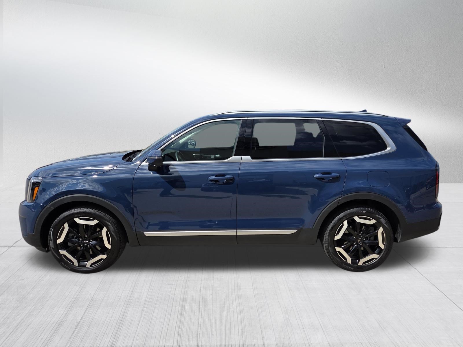 Used 2024 Kia Telluride EX AWD/4WD image 4
