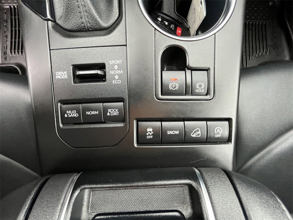 Used 2022 Toyota Highlander XLE image 13
