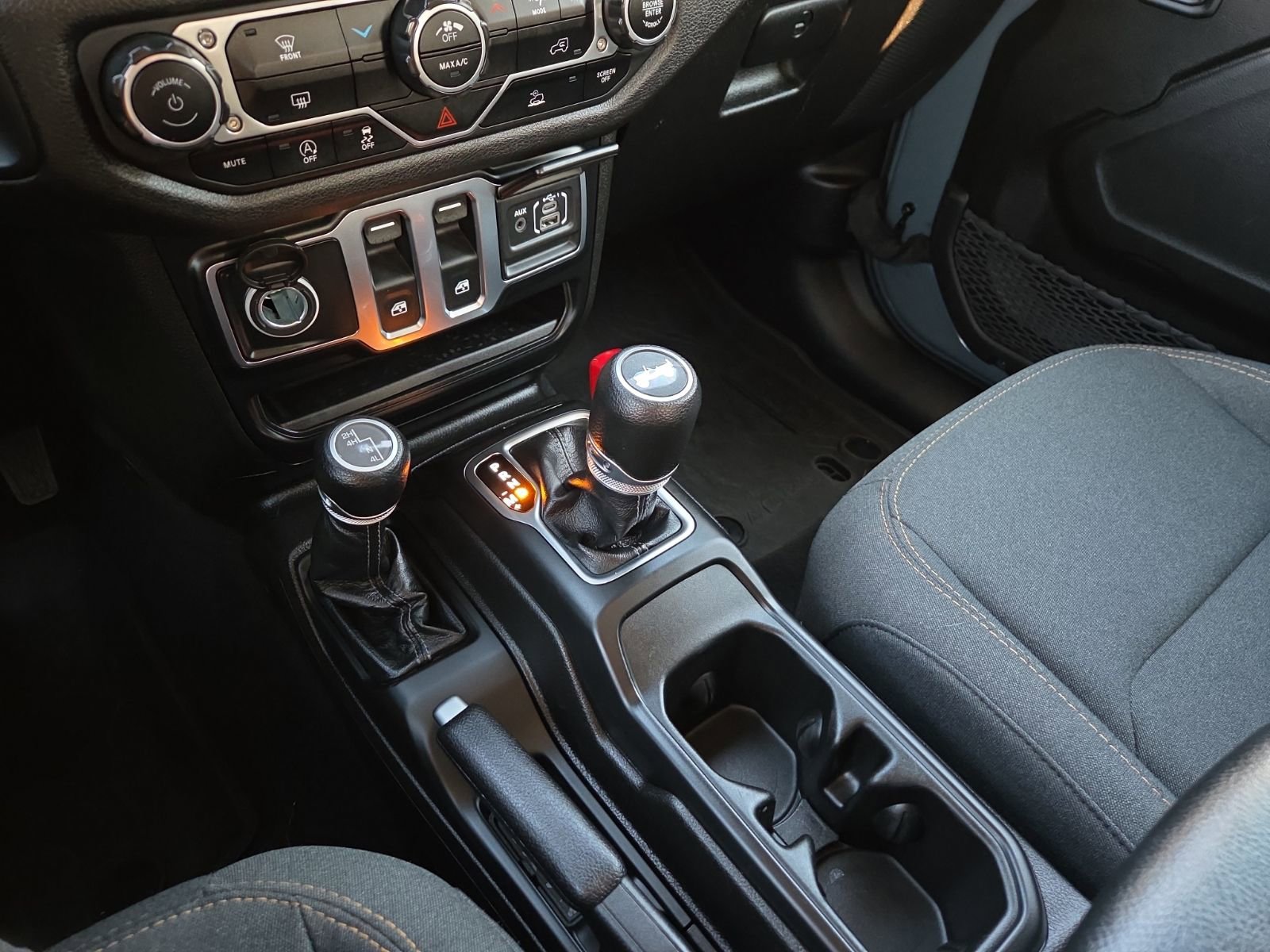 Used 2024 Jeep Wrangler Sport S image 25