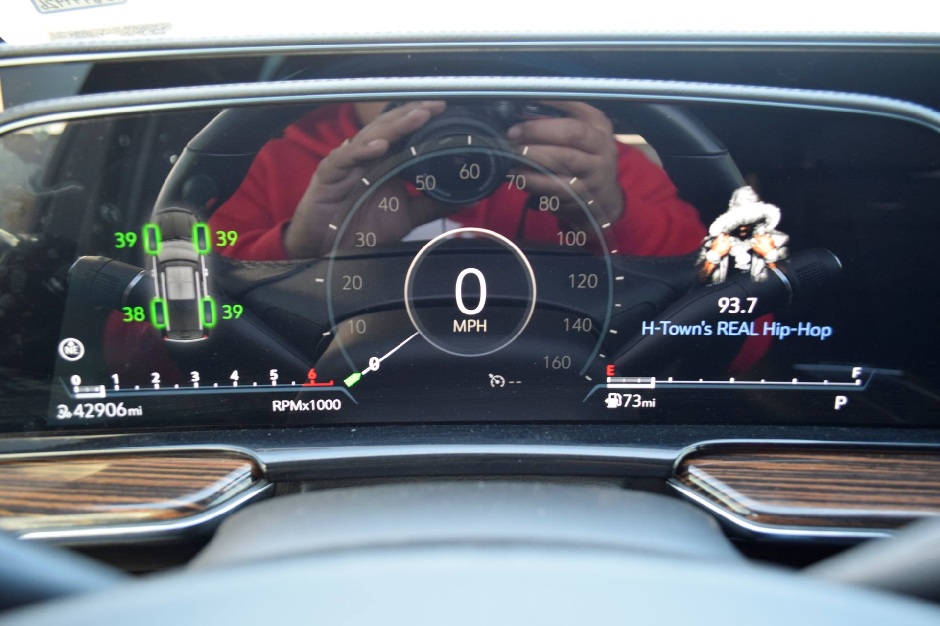 Used 2023 Cadillac Escalade Luxury image 12