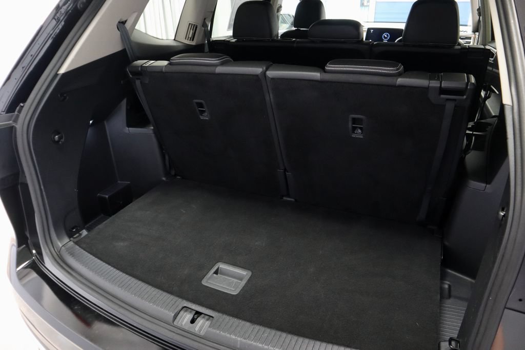 Used 2025 Volkswagen Atlas SE FWD image 12