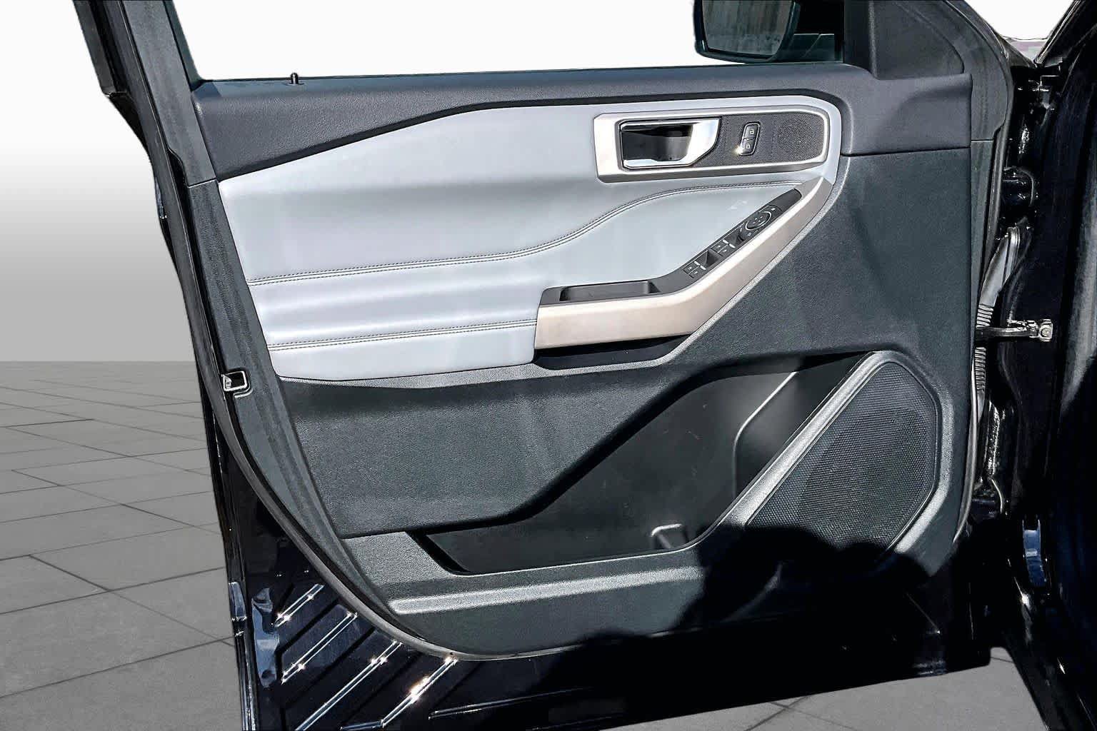 Certified 2024 Ford Explorer XLT RWD image 22