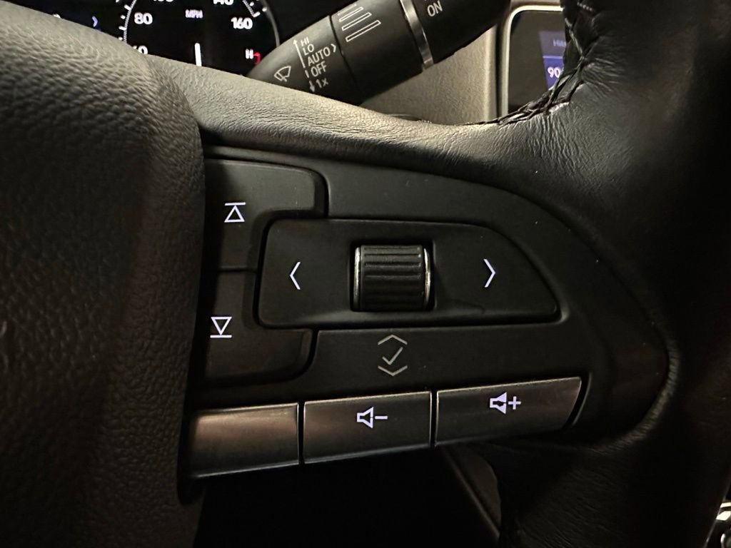 Used 2023 Cadillac XT4 Premium Luxury image 24